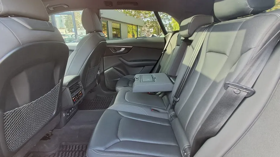 AUDI Q8 -