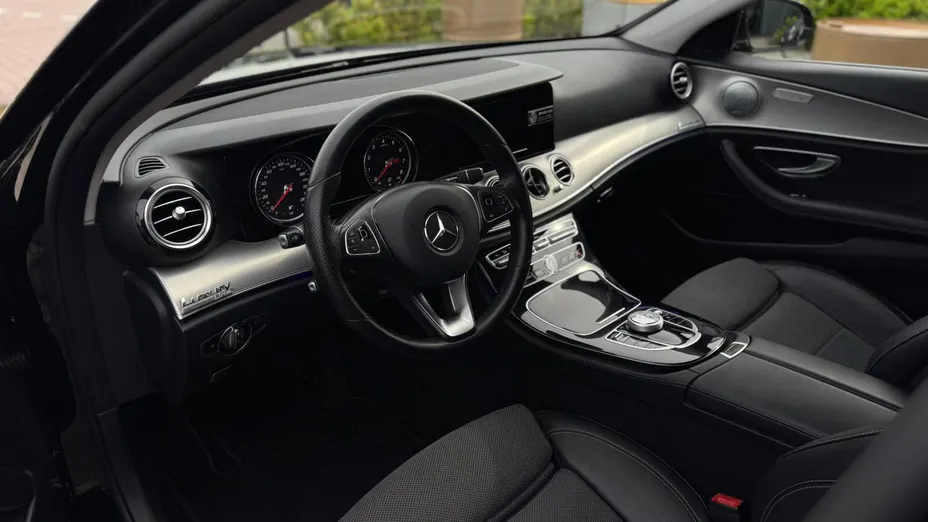 MERCEDES-BENZ E Klasa E 200 9G-TRONIC