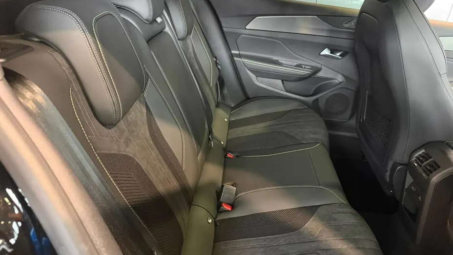 PEUGEOT 408 408 1.2 PureTech mHEV GT Exclusive S&S e-DCS6 Nowy