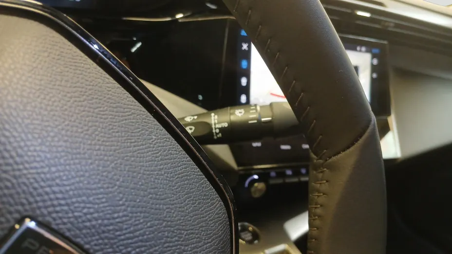 PEUGEOT 408 -