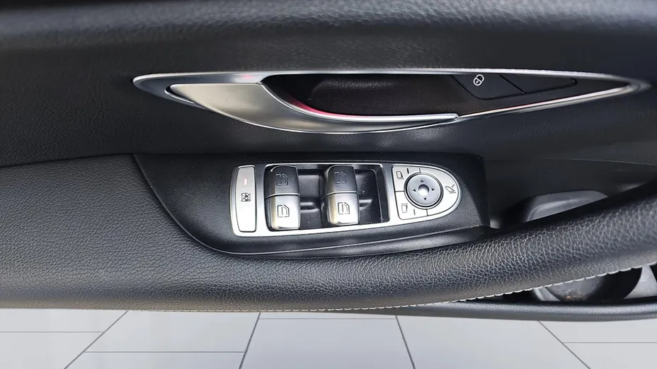 MERCEDES-BENZ E Klasa E 220 d 4-Matic