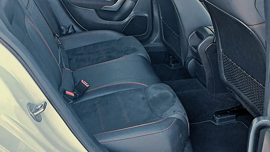 MERCEDES-BENZ CLA CLA 200 AMG Line 7G-DCT