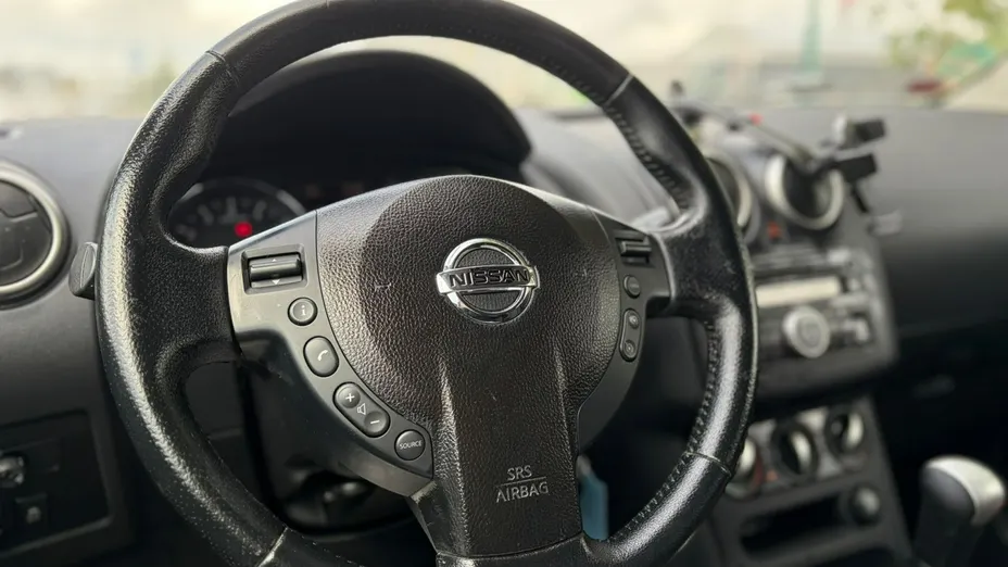 NISSAN Qashqai -