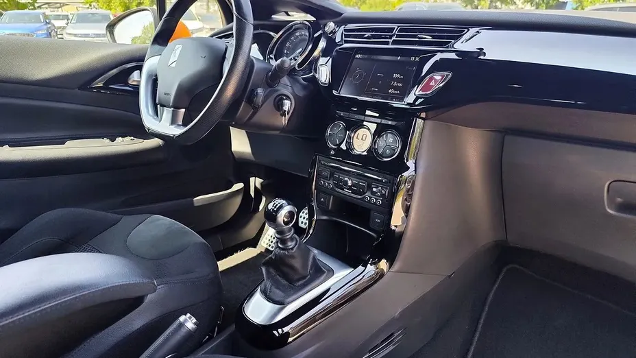 CITROEN DS3 -