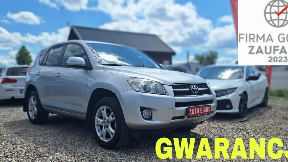 TOYOTA RAV4 -