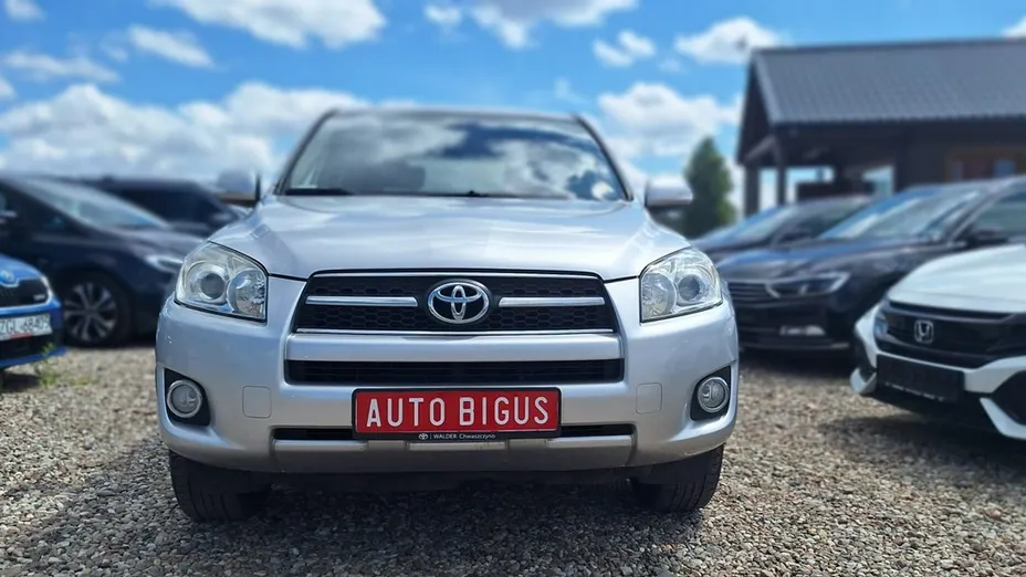 TOYOTA RAV4 -
