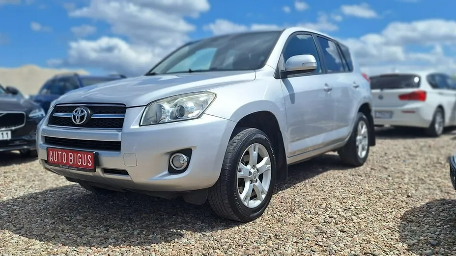 TOYOTA RAV4 -
