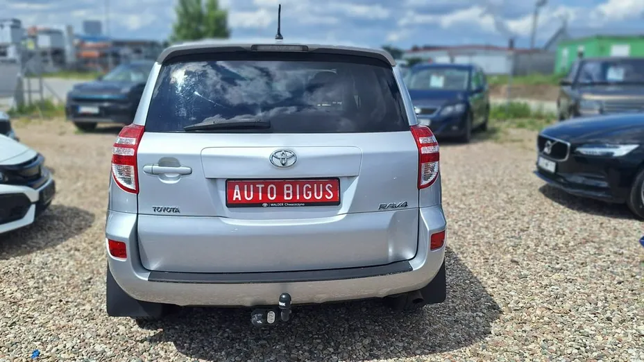 TOYOTA RAV4 -