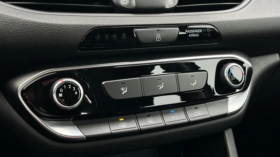 HYUNDAI i30 i30 1.5 DPI Classic +