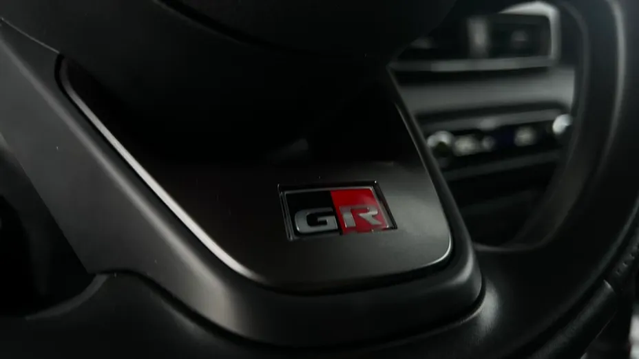 TOYOTA Yaris Yaris Hybrid 1.5 GR Sport