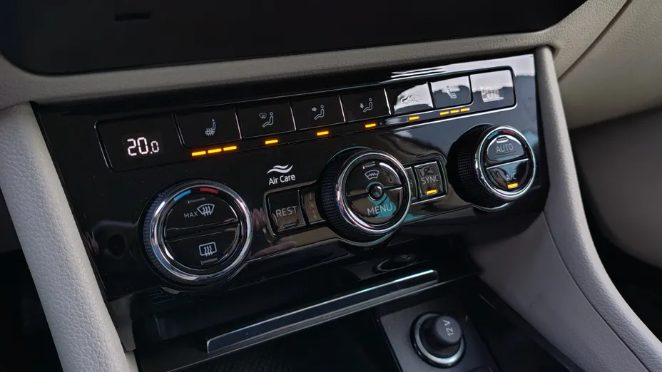 SKODA Superb Superb 2.0 TSI 4x4 Style DSG