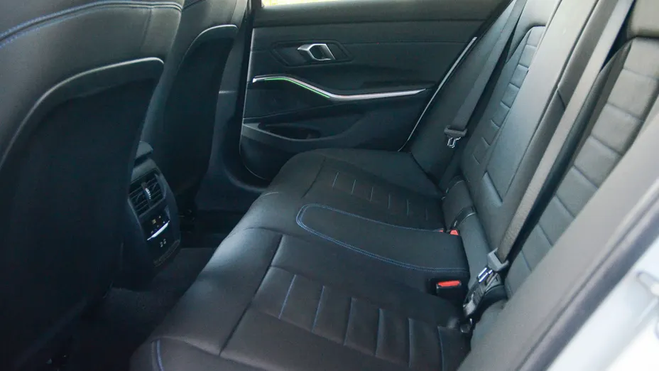 BMW Seria 3 330i xDrive M Sport sport-aut