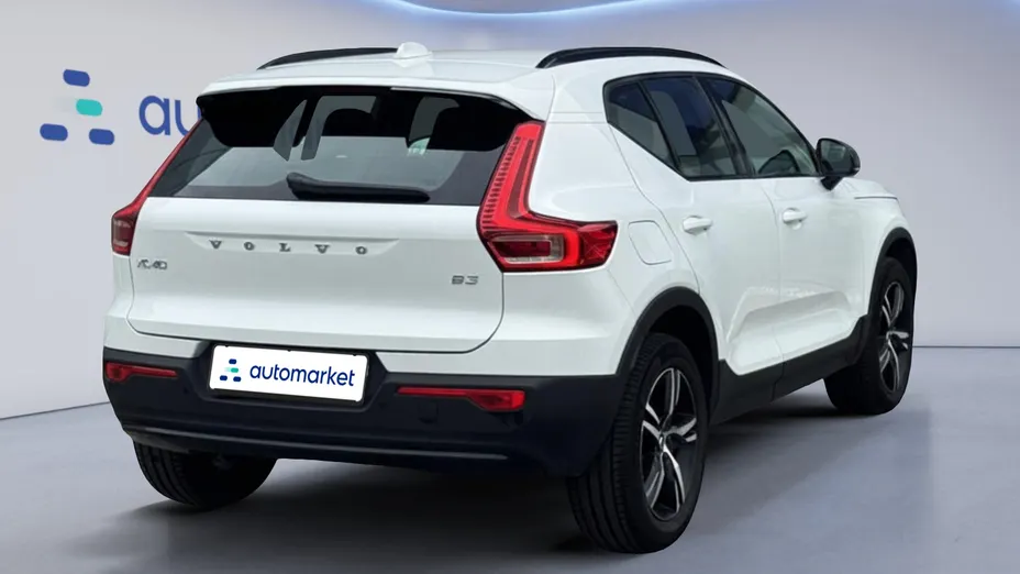 VOLVO XC40 XC40 B3 Plus Dark aut