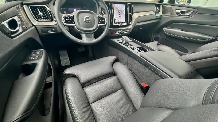 VOLVO XC60 XC60 T8 Plug-In Hybrid AWD Ultra Dark aut