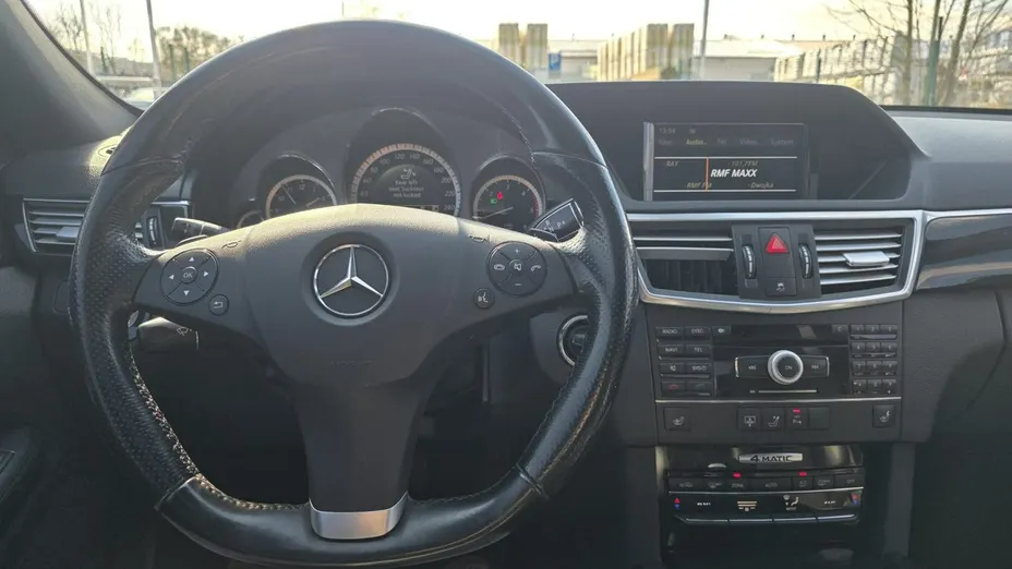 MERCEDES-BENZ E Klasa -