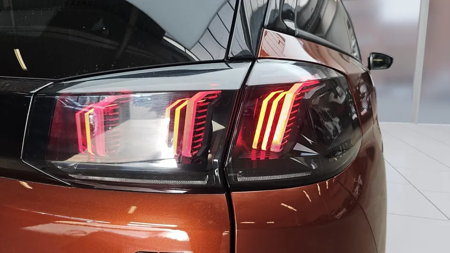 PEUGEOT 5008 5008 2.0 BlueHDi GT Pack S&S EAT8