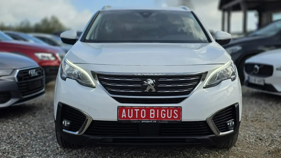 PEUGEOT 5008 -
