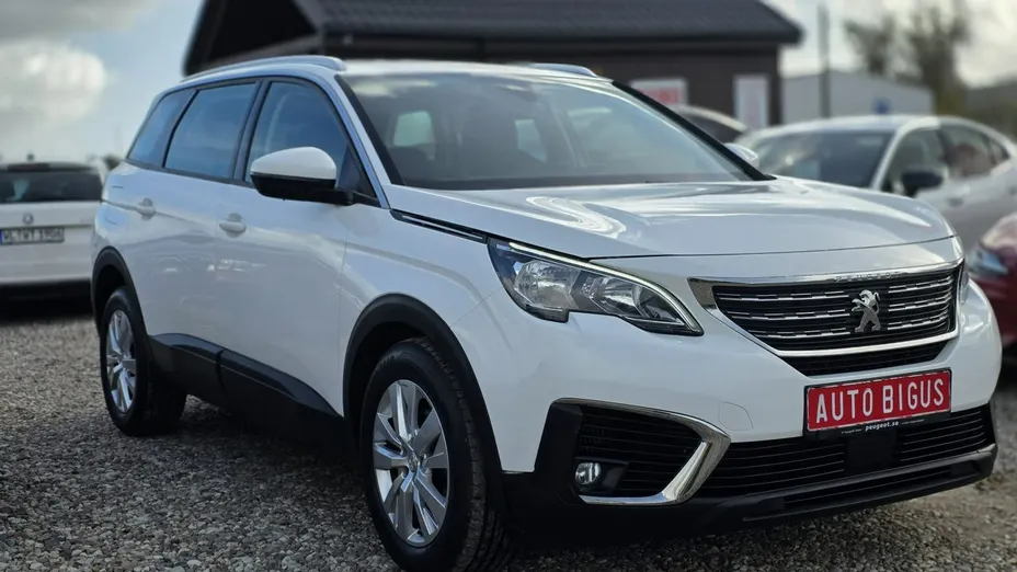 PEUGEOT 5008 -