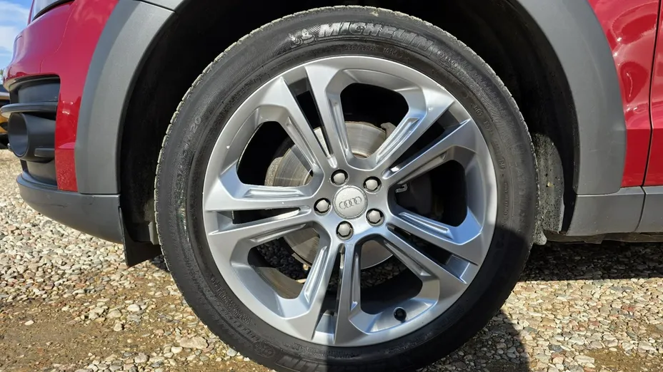 AUDI Q5 -
