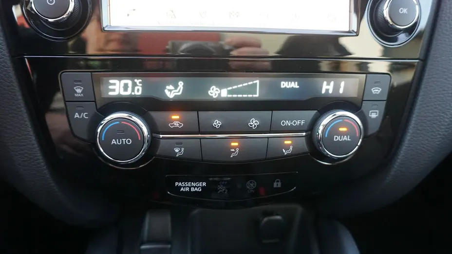 NISSAN Qashqai Qashqai 1.3 DIG-T N-Connecta