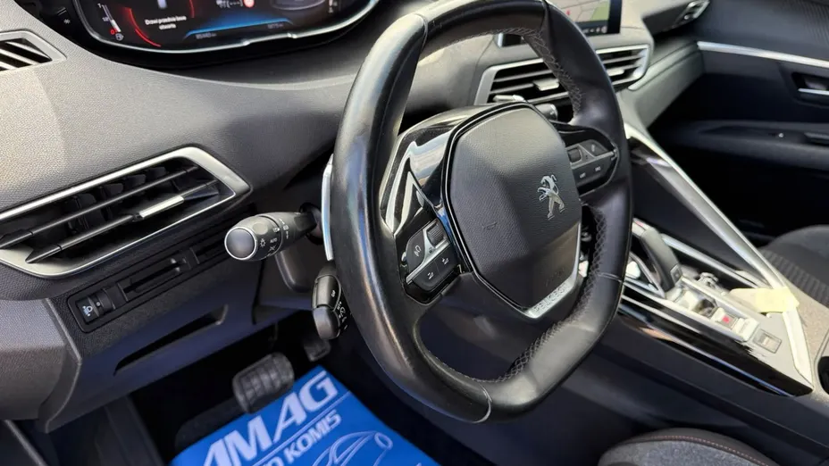 PEUGEOT 3008 -