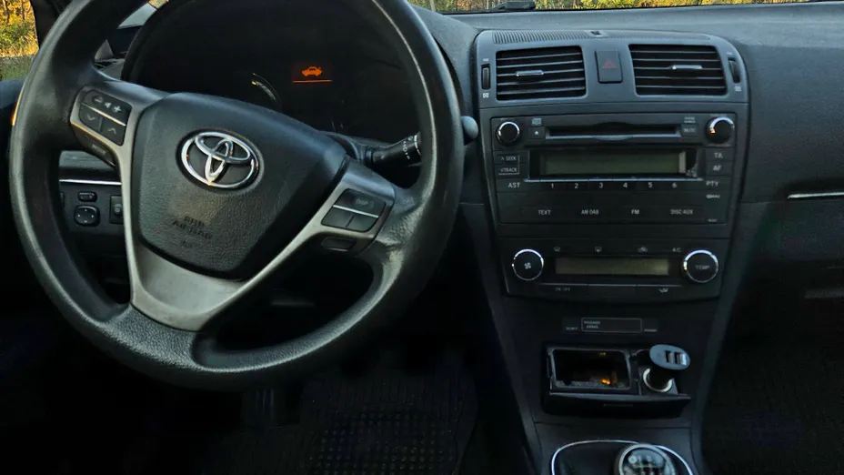 TOYOTA Avensis Avensis 1.8 Luna