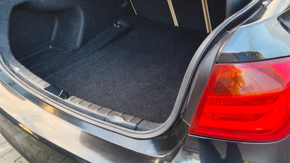 BMW Seria 3 320i aut
