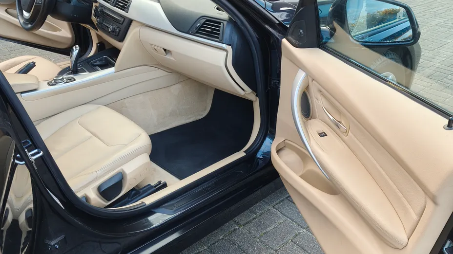 BMW Seria 3 320i aut