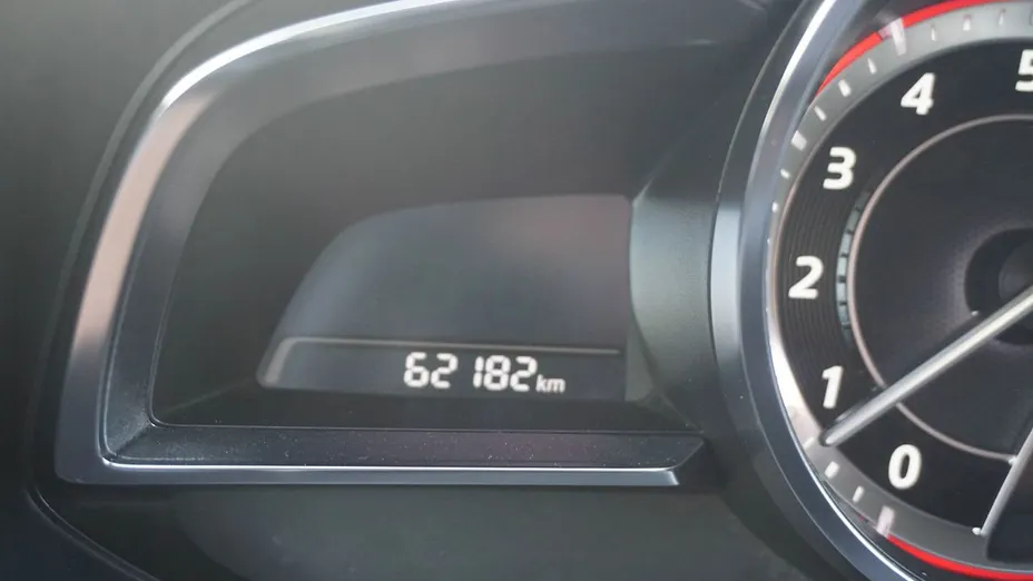 MAZDA 3 -