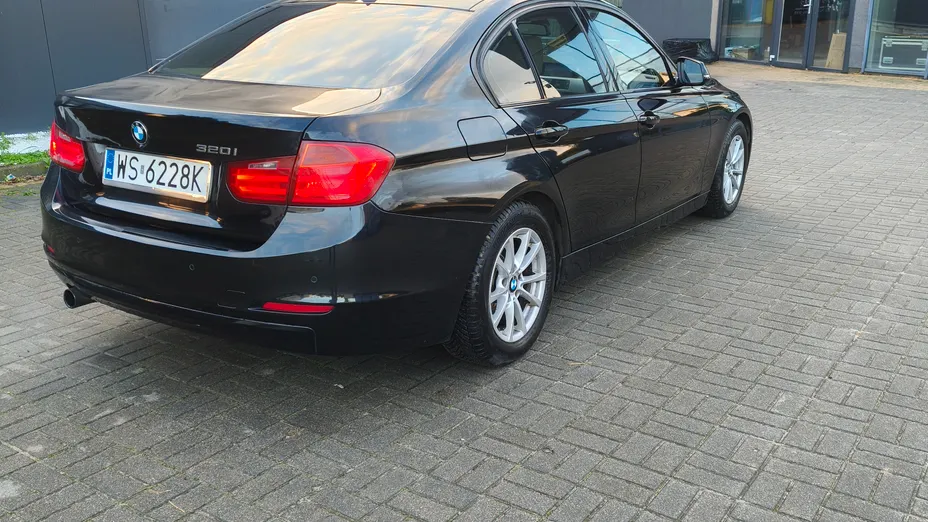 BMW Seria 3 320i aut