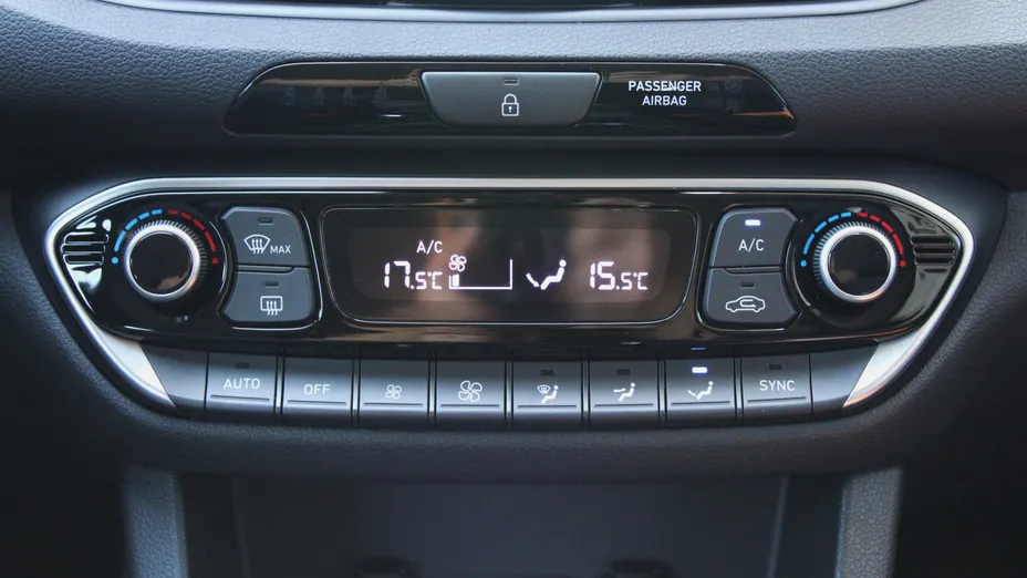 HYUNDAI i30 i30 1.5 T-GDI 48V Smart