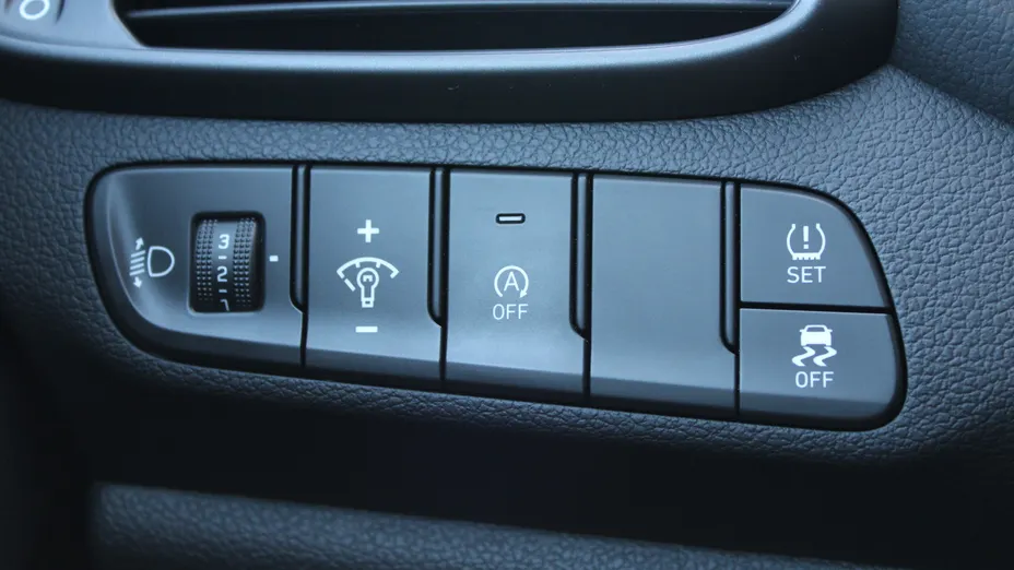 HYUNDAI i30 i30 1.5 T-GDI 48V Smart