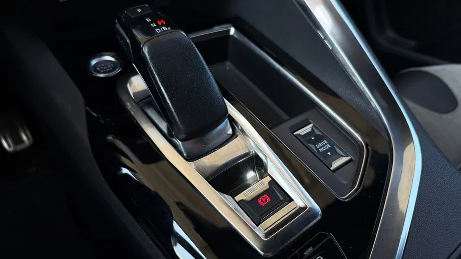 PEUGEOT 3008 3008 1.6 PureTech Hybrid4 PHEV GT S&S EAT8