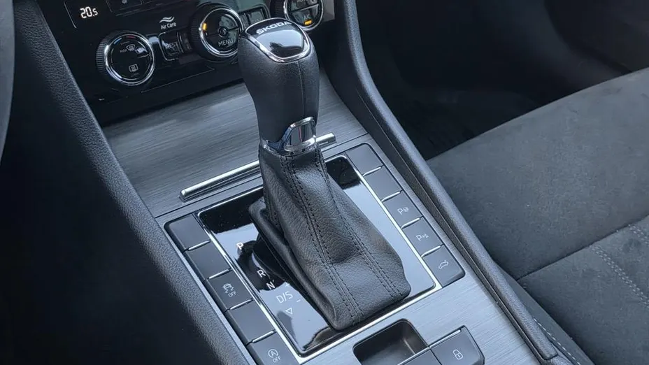 SKODA Superb Superb 2.0 TDI SCR Style DSG