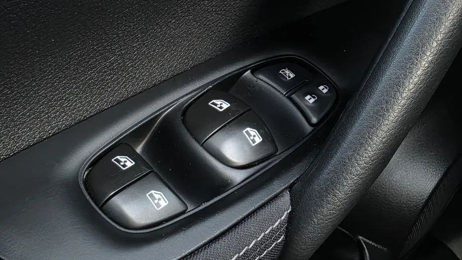 NISSAN Qashqai Qashqai 1.3 DIG-T N-Connecta DCT