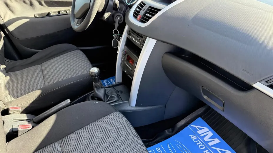 PEUGEOT 207 -