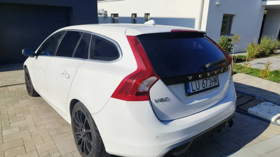 VOLVO V60 -