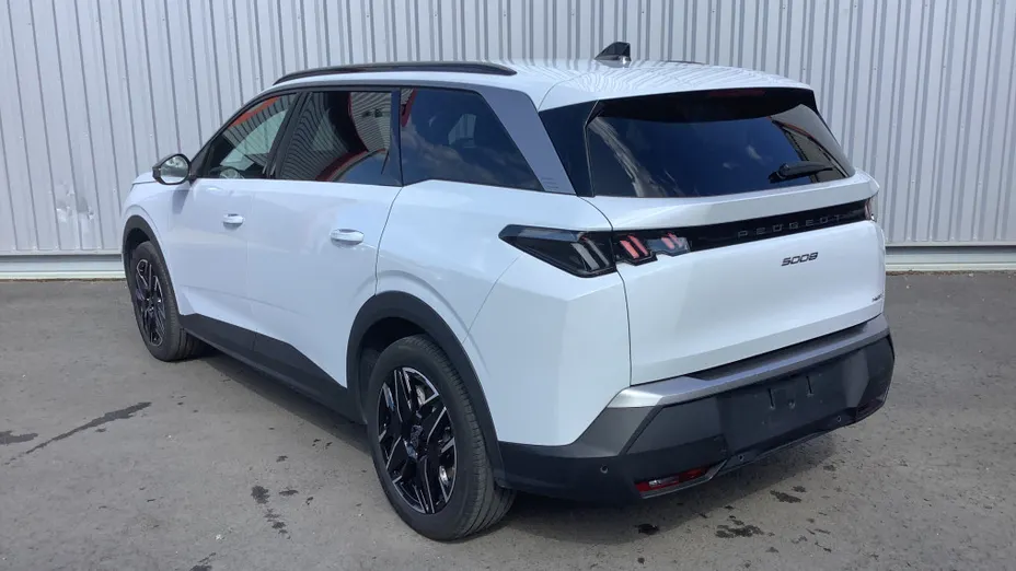 PEUGEOT 5008 -