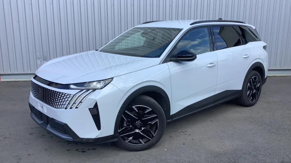 PEUGEOT 5008 -