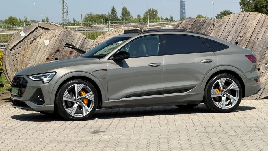 AUDI e-tron Sportback -