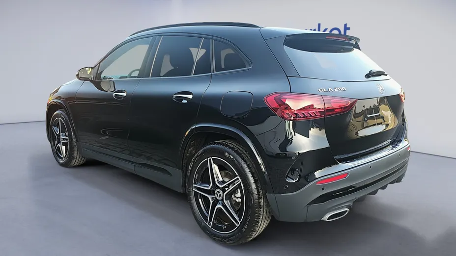 MERCEDES-BENZ GLA GLA 200 AMG Line Nowy