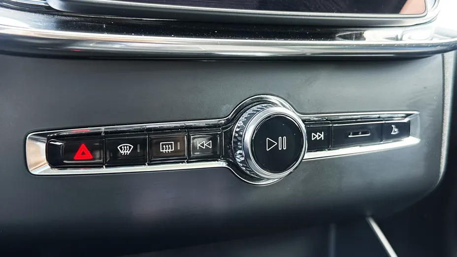 VOLVO XC90 XC90 T8 AWD Plug-In Hybrid Ultra Dark 7os aut