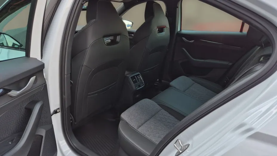 SKODA Octavia Octavia 1.5 TSI mHEV Selection DSG