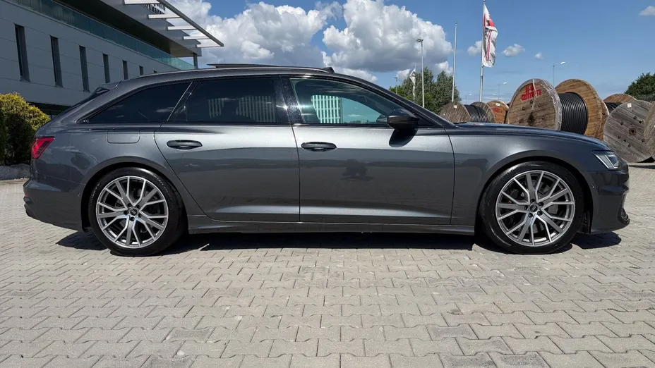 AUDI S6 -