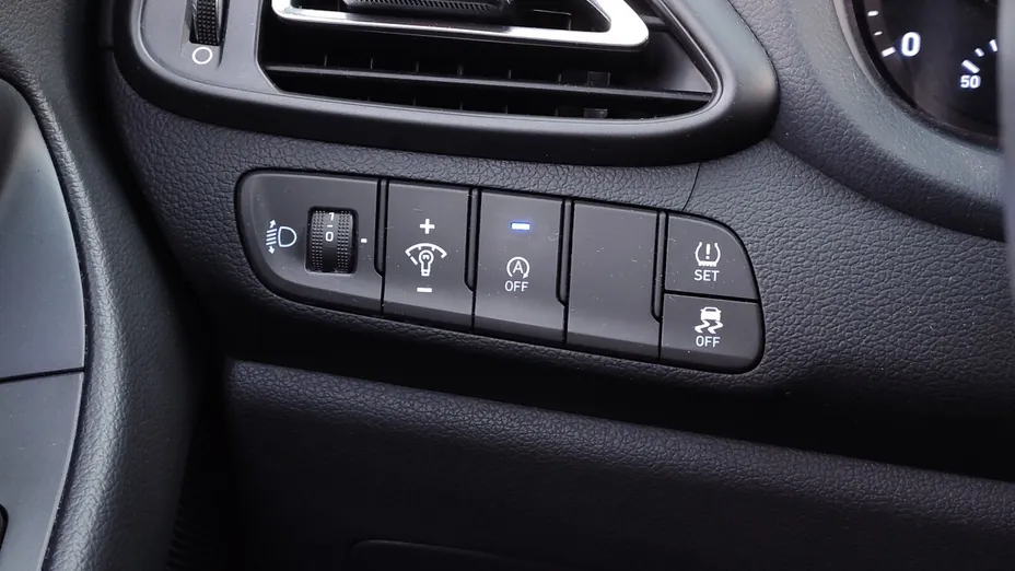 HYUNDAI i30 -