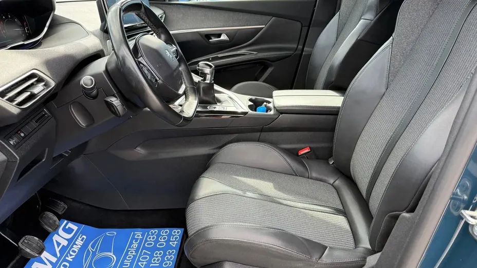 PEUGEOT 5008 -