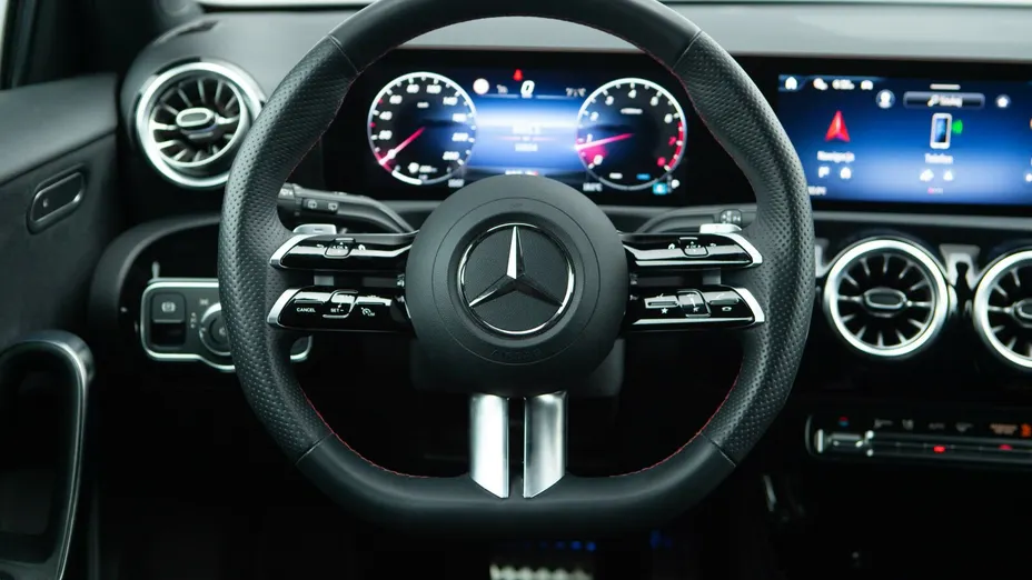 MERCEDES-BENZ A Klasa A 200 AMG Line 7G-DCT