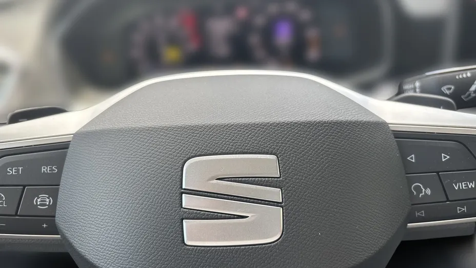 SEAT Leon Leon 1.5 eTSI FR DSG Nowy