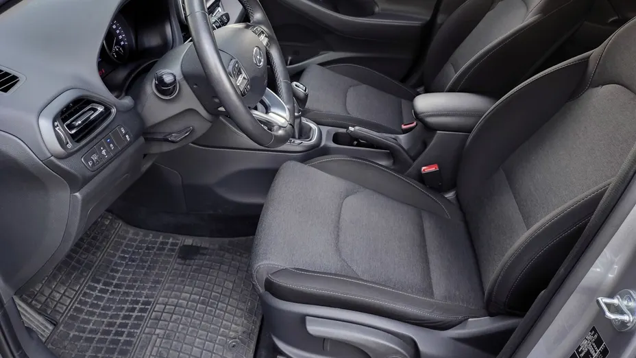 HYUNDAI i30 -