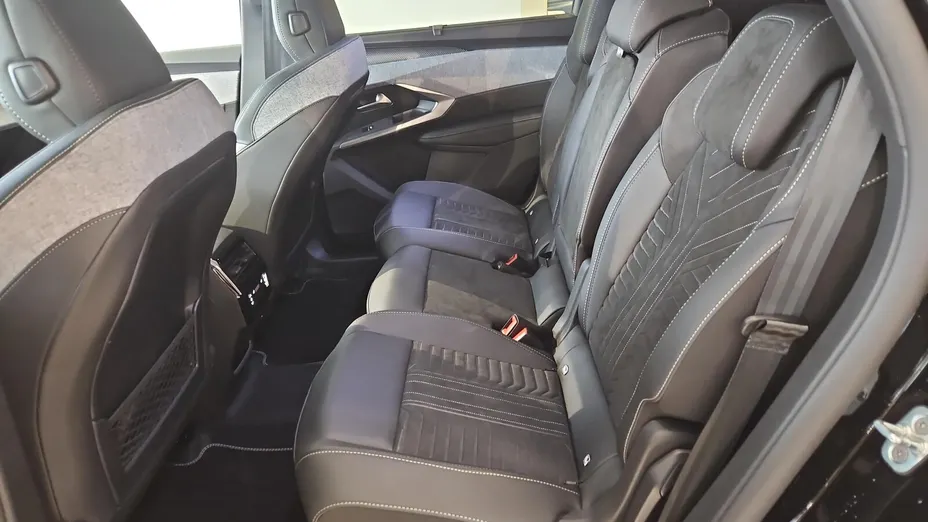 PEUGEOT 5008 5008 1.2 PureTech mHEV GT Exclusive S&S e-DCS6 Nowy